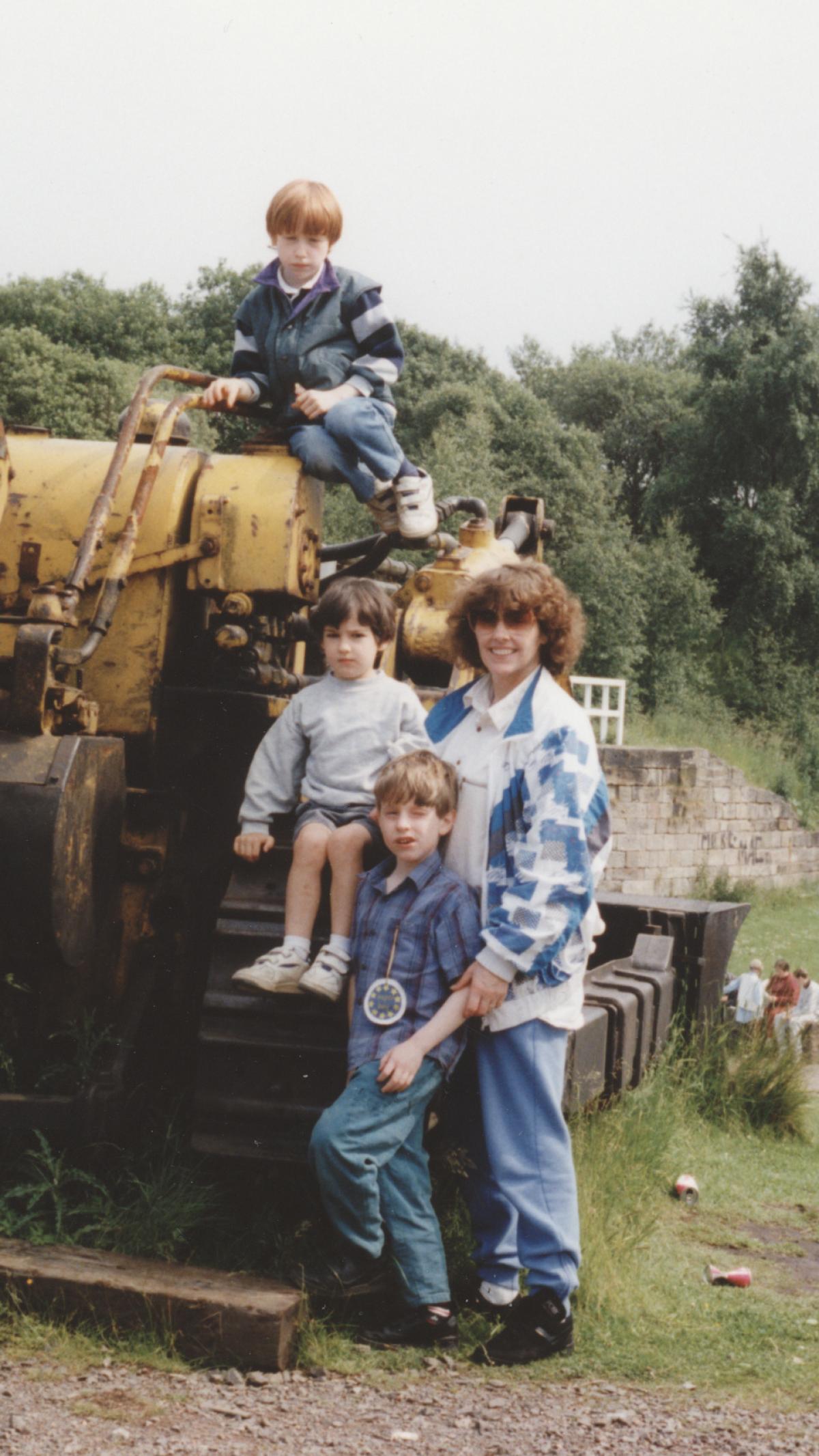 mum-bob-robbie-andrew-summerlee-cropped