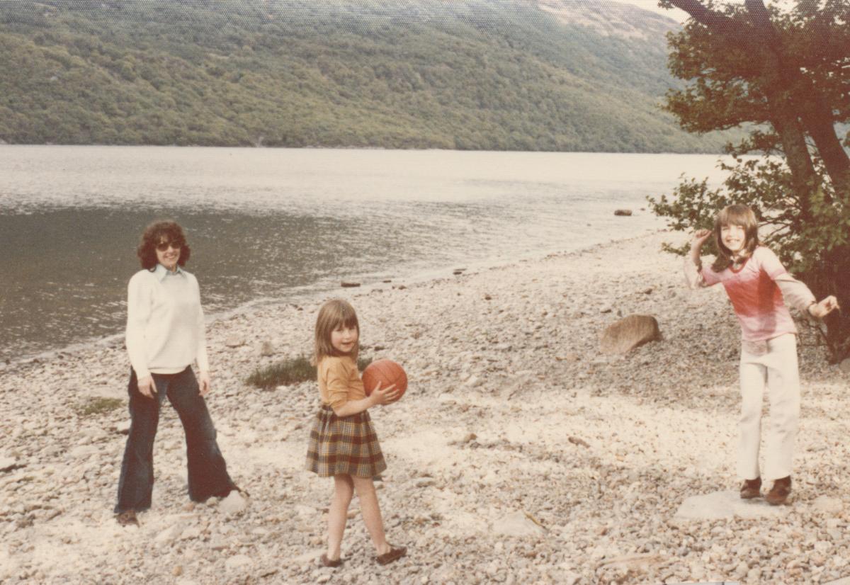 mum-deb-lou-lochside