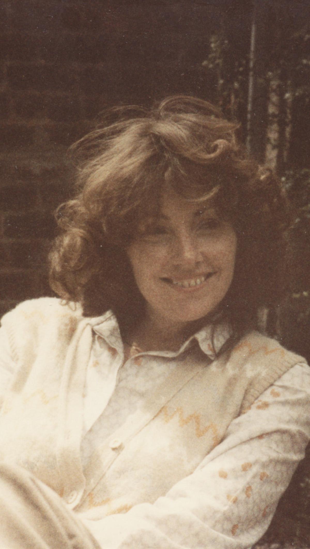 mum-garden-chatting-cropped