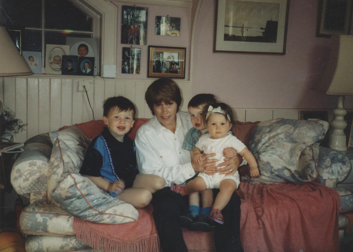 mum-grandchildren-livingroom1