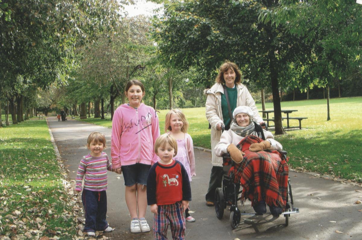 mum-granny-kids-victoriapark1-uncleaned
